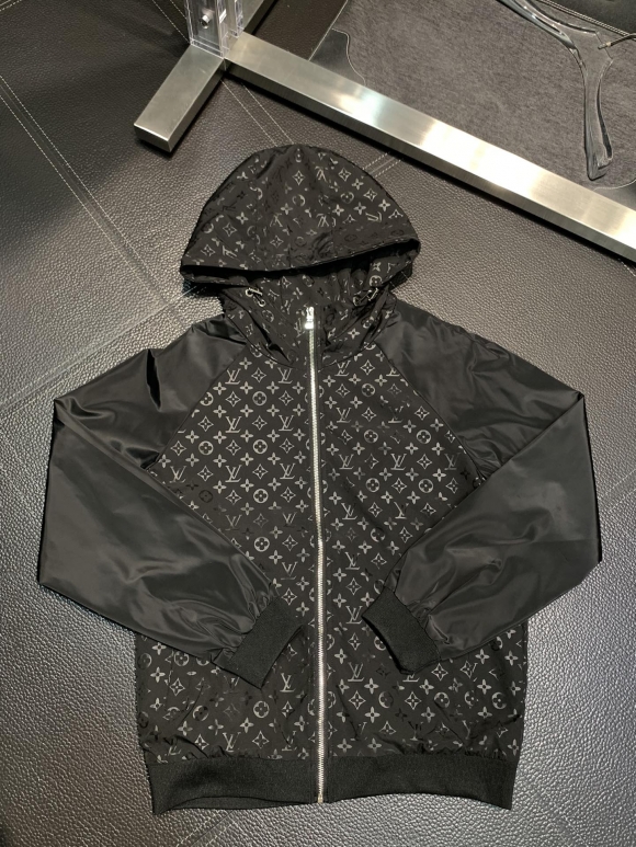 Hoodies & Sweatshirts