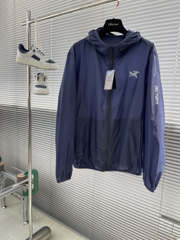 Hoodies & Sweatshirts Hoodies & Sweatshirts