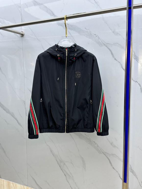 Hoodies & Sweatshirts