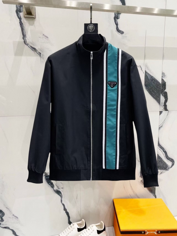 Hoodies & Sweatshirts