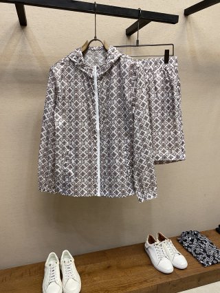 Hoodies & Sweatshirts Hoodies & Sweatshirts