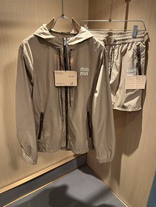 Hoodies & Sweatshirts Hoodies & Sweatshirts