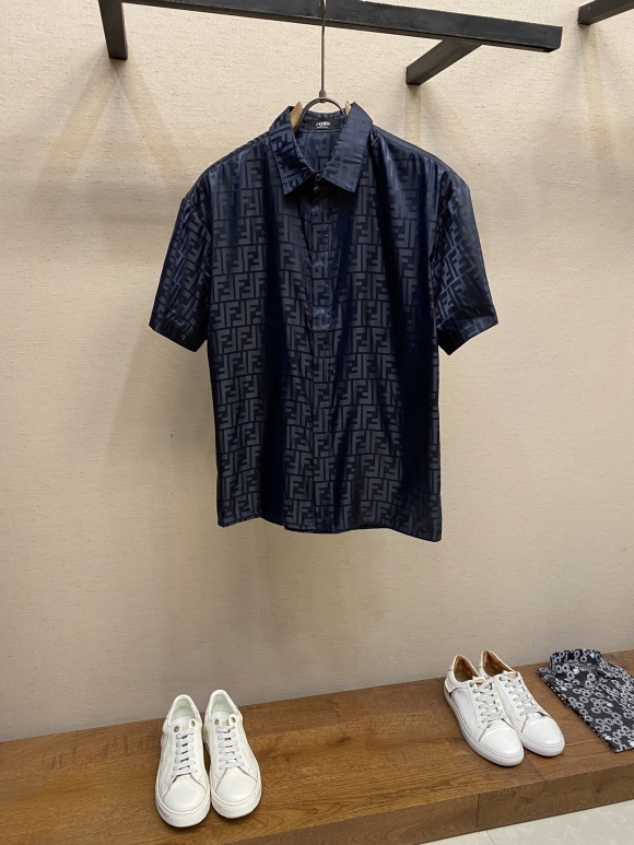 Hoodies & Sweatshirts