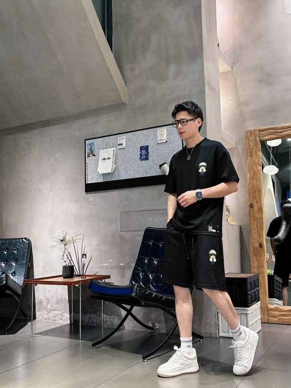 Leisure suit Leisure suit