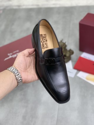 FerragamoSHOES