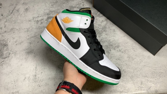 AirJordan1MidSHOES