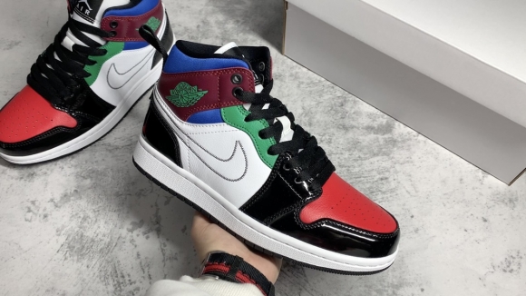 AirJordan1MidSHOES