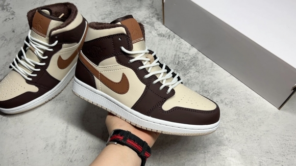 AirJordan1MidSHOES