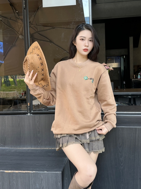 Hoodies & Sweatshirts