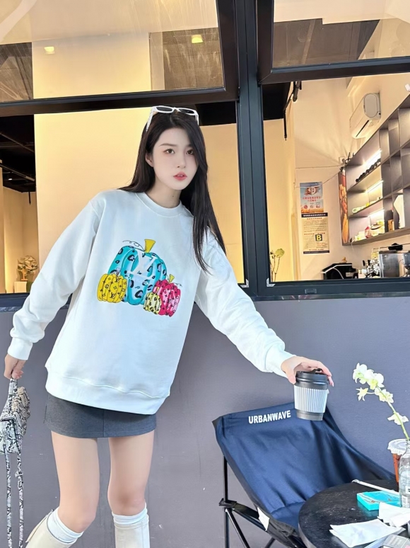 Hoodies & Sweatshirts