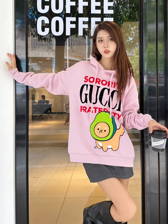 Hoodies & Sweatshirts