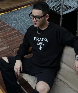 Hoodies & Sweatshirts