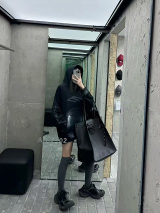 Hoodies & Sweatshirts Hoodies & Sweatshirts