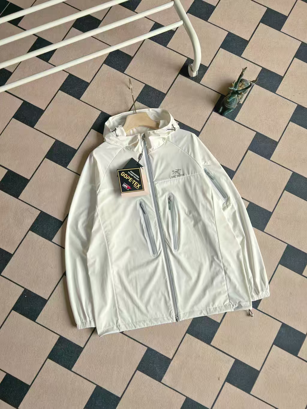 Hoodies & Sweatshirts