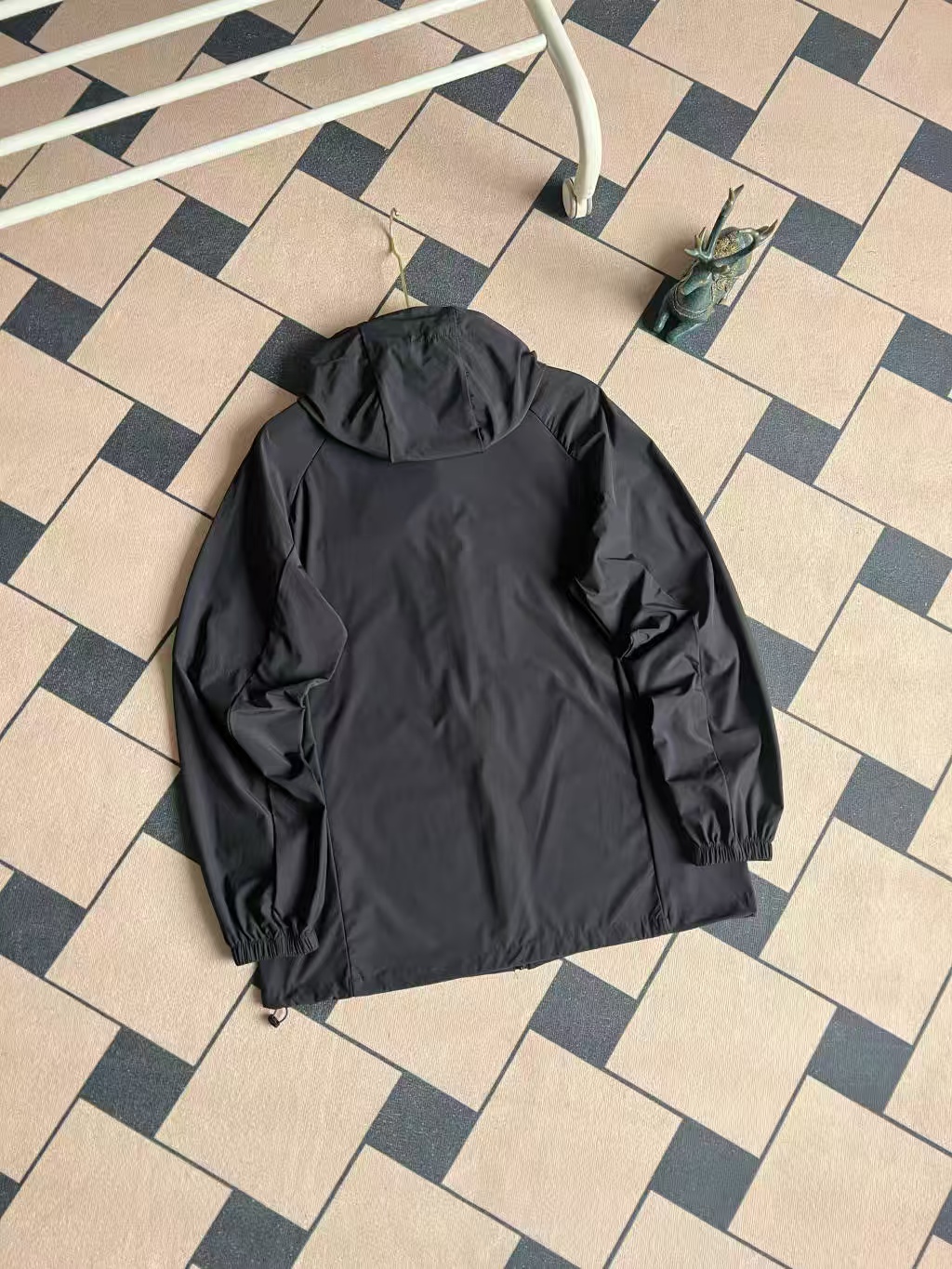 Hoodies & Sweatshirts