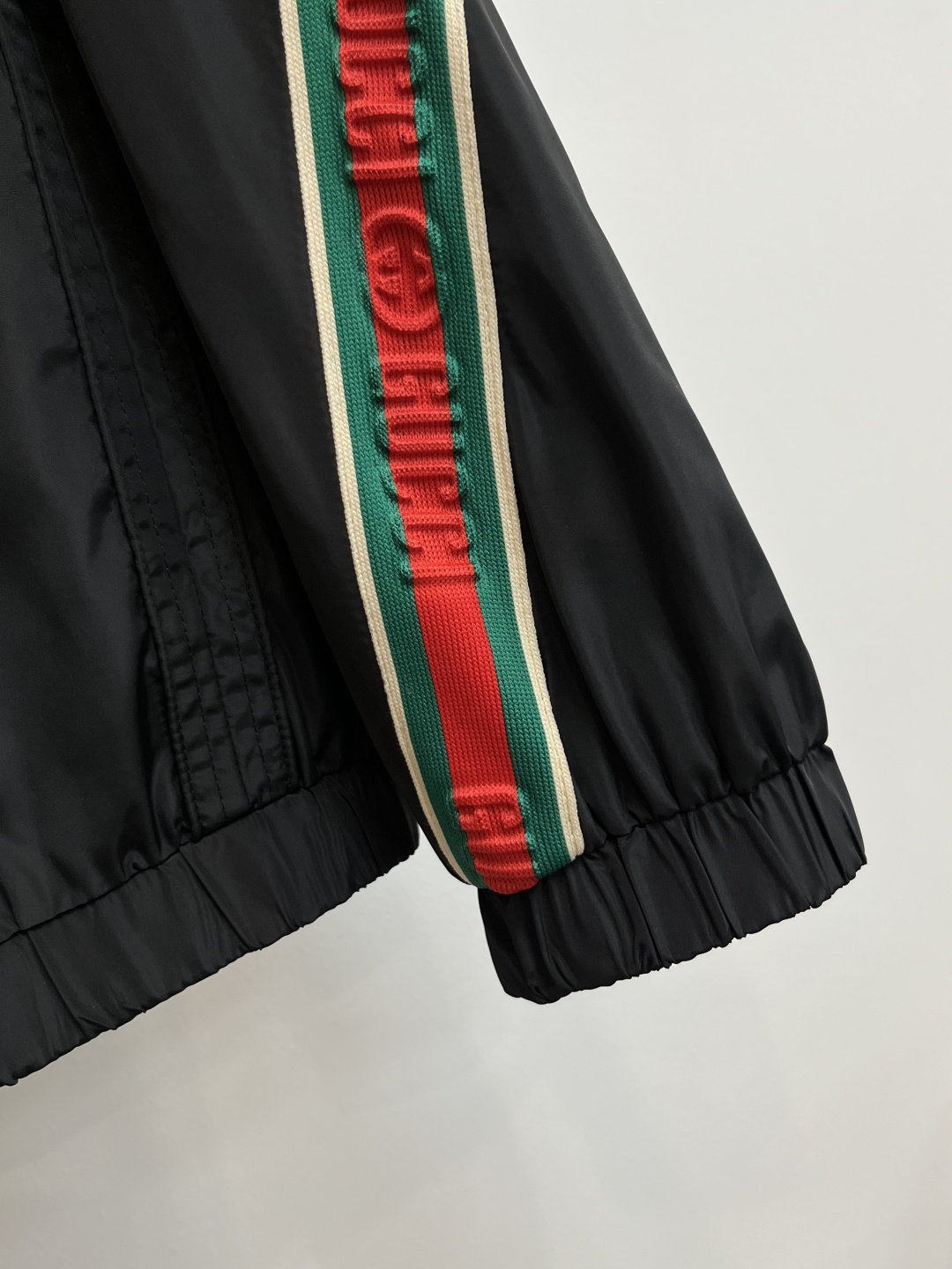 Hoodies & Sweatshirts