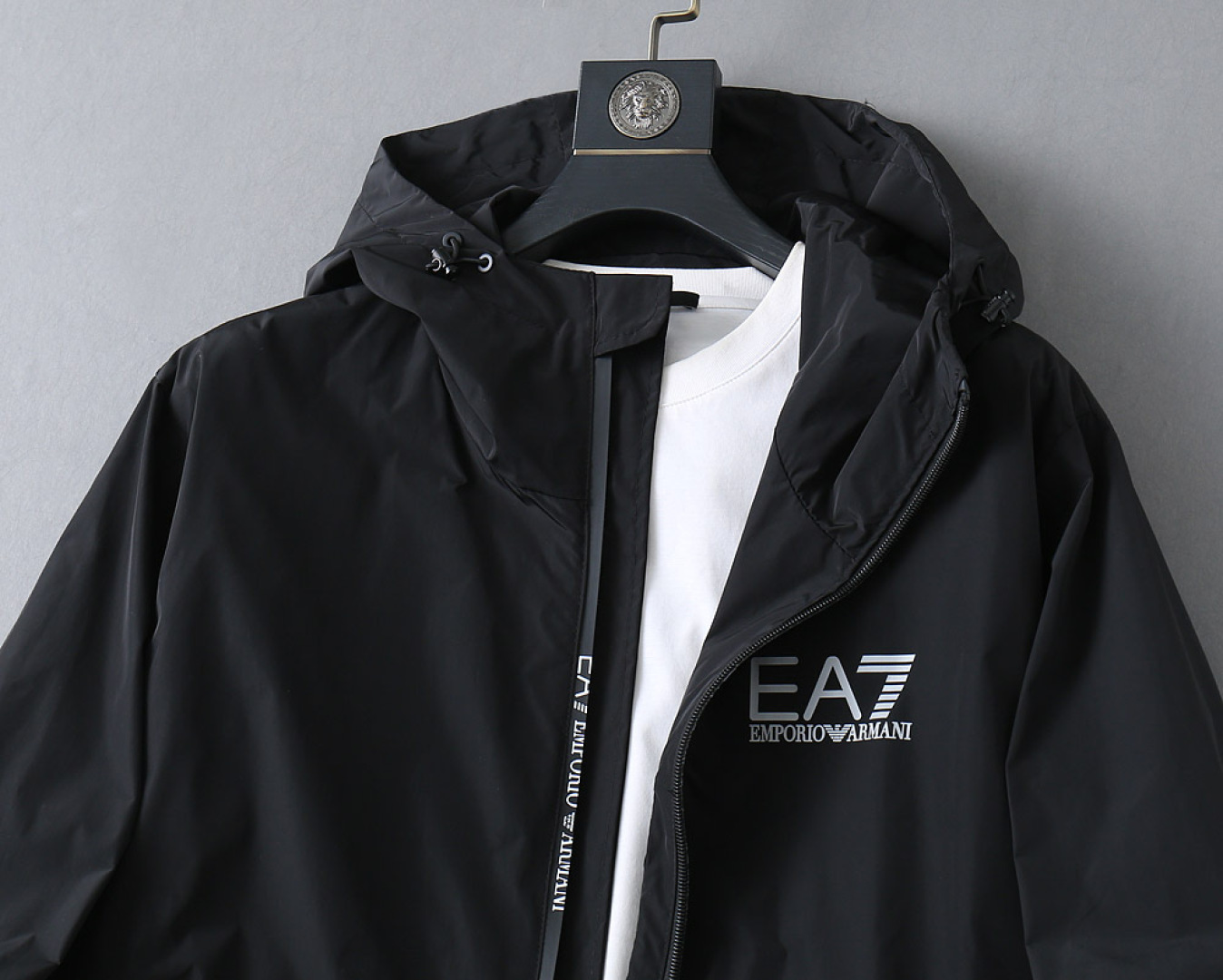 Hoodies & Sweatshirts