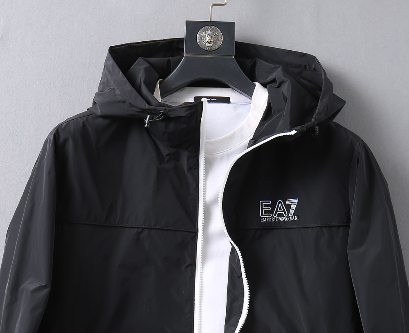 Hoodies & Sweatshirts