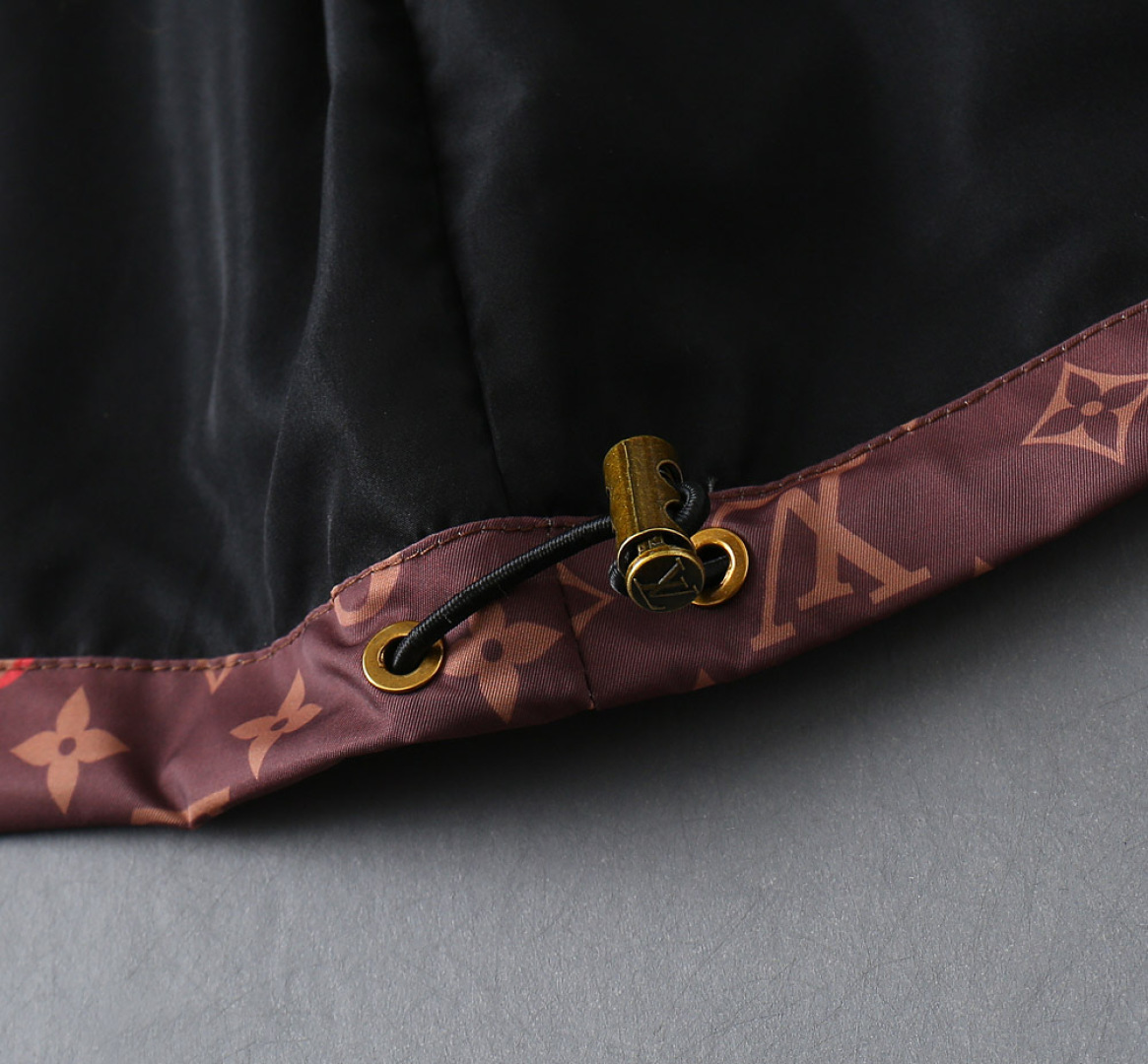 Hoodies & Sweatshirts