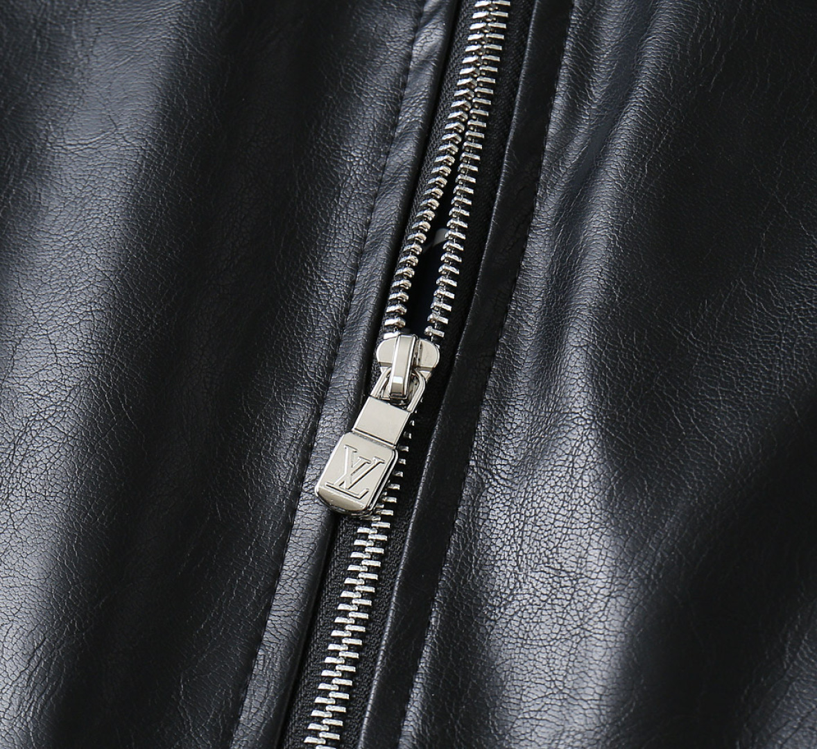 Hoodies & Sweatshirts