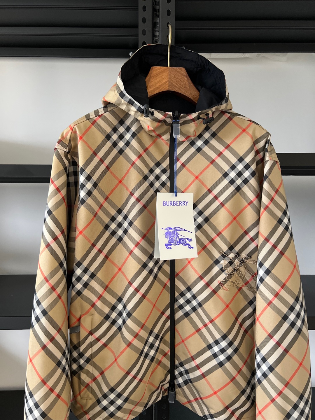 Hoodies & Sweatshirts