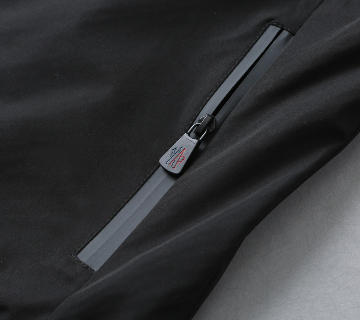 Hoodies & Sweatshirts