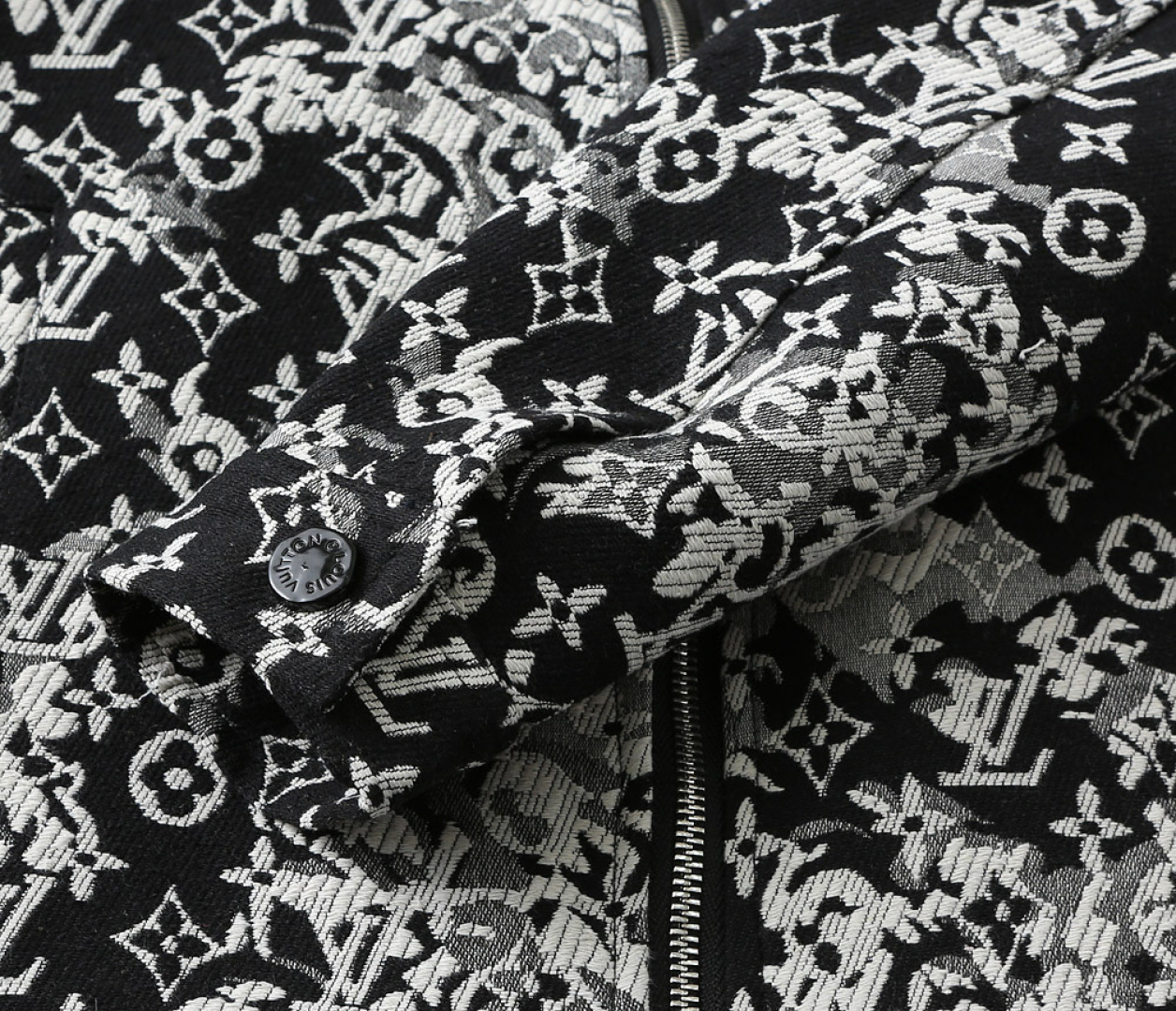 Hoodies & Sweatshirts