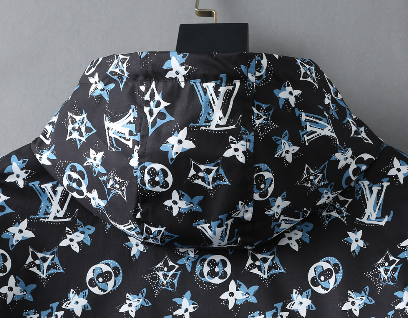 Hoodies & Sweatshirts