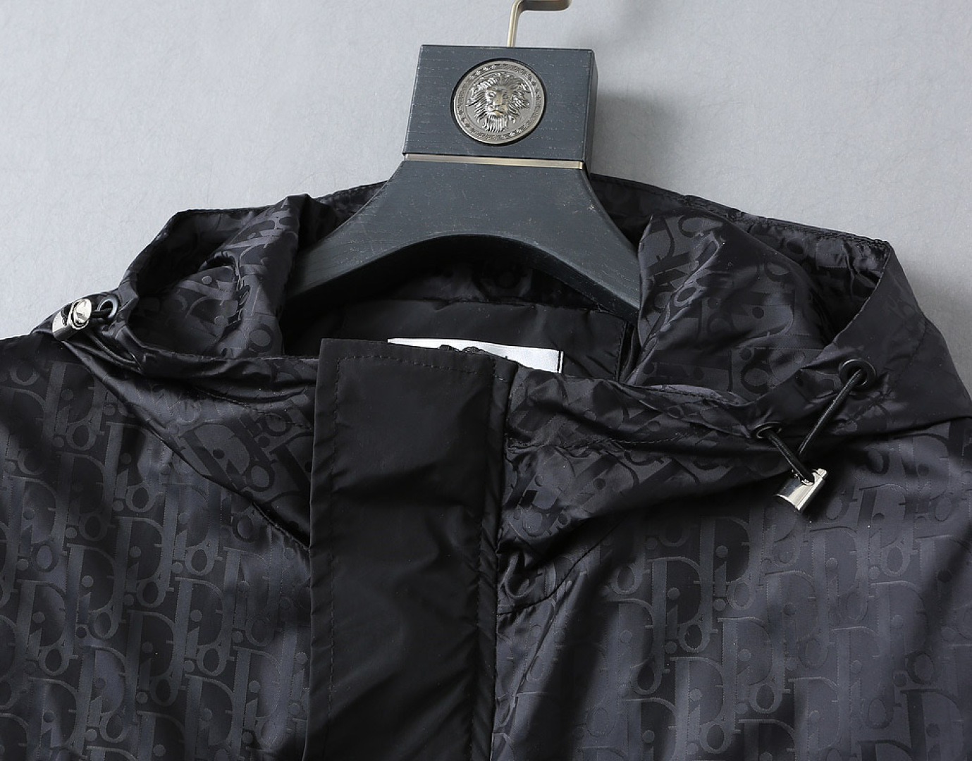 Hoodies & Sweatshirts