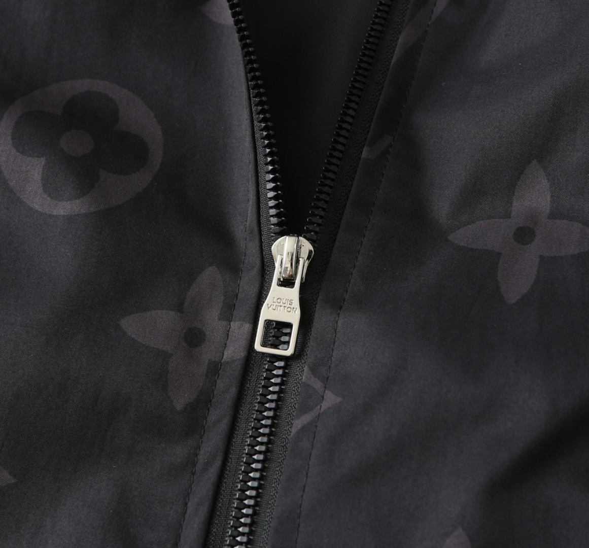 Hoodies & Sweatshirts