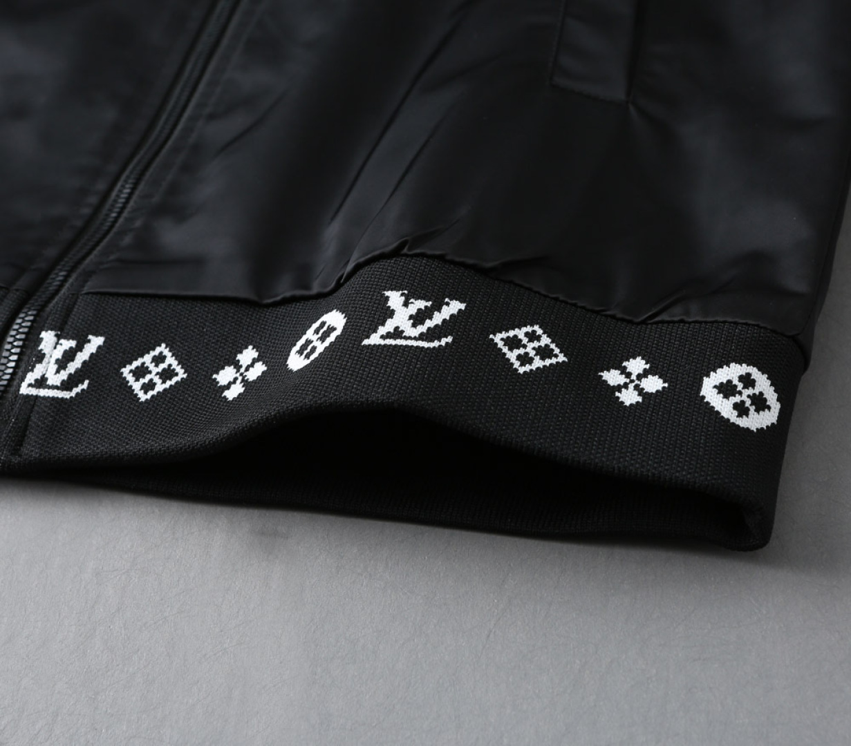 Hoodies & Sweatshirts