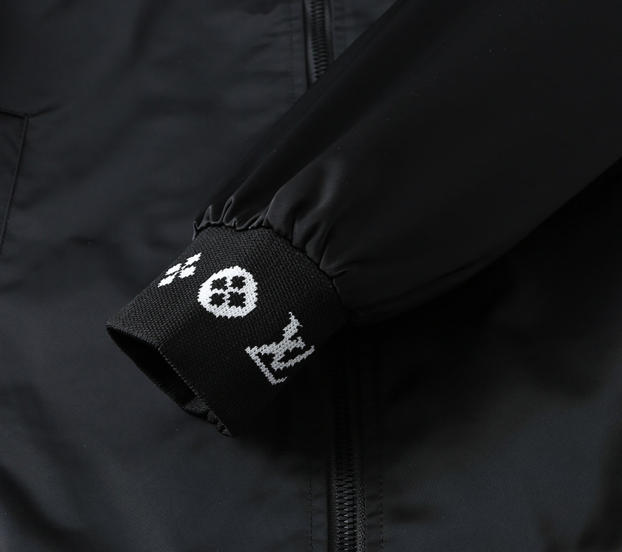 Hoodies & Sweatshirts