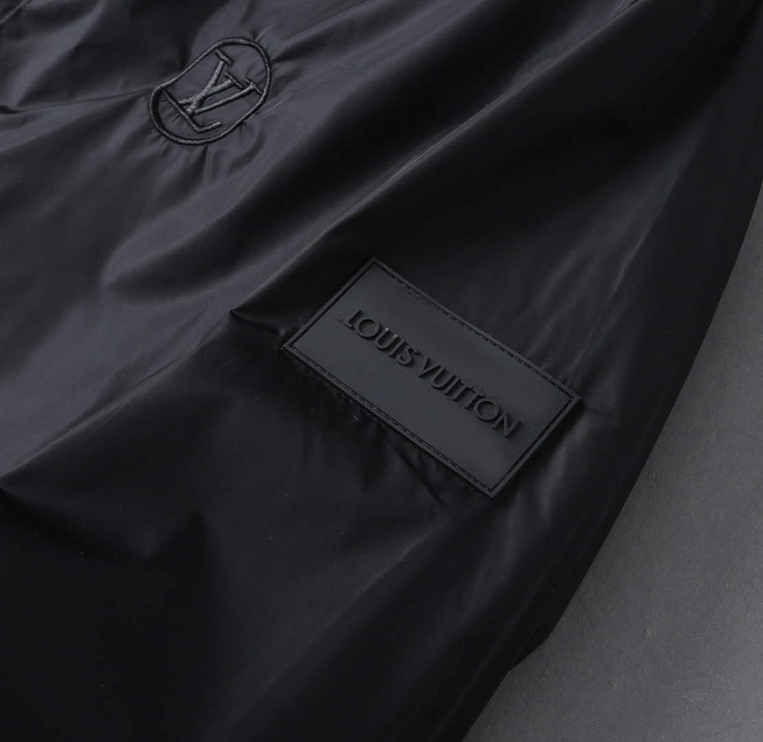 Hoodies & Sweatshirts