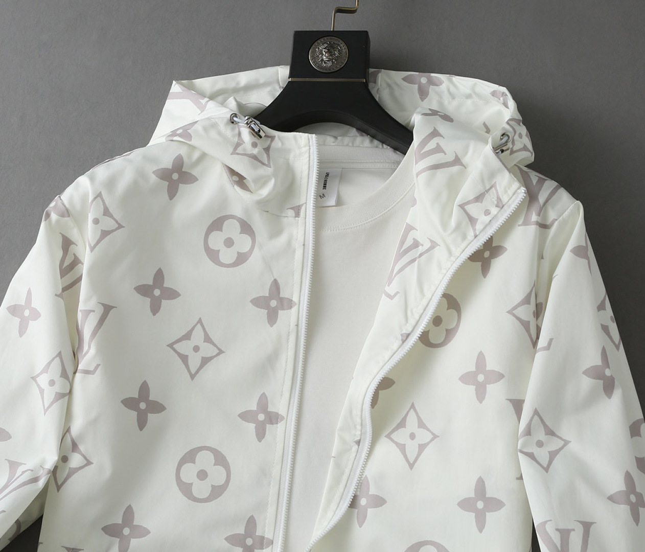 Hoodies & Sweatshirts