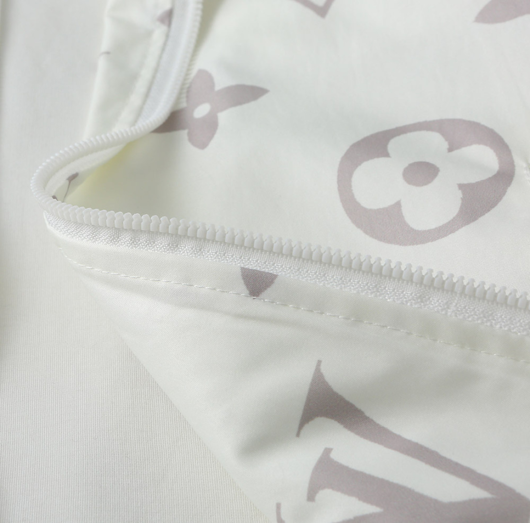 Hoodies & Sweatshirts