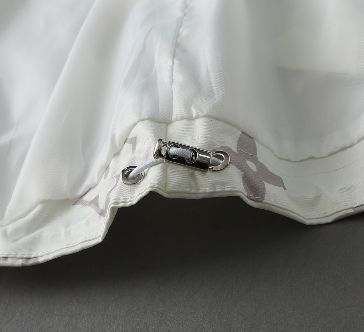 Hoodies & Sweatshirts