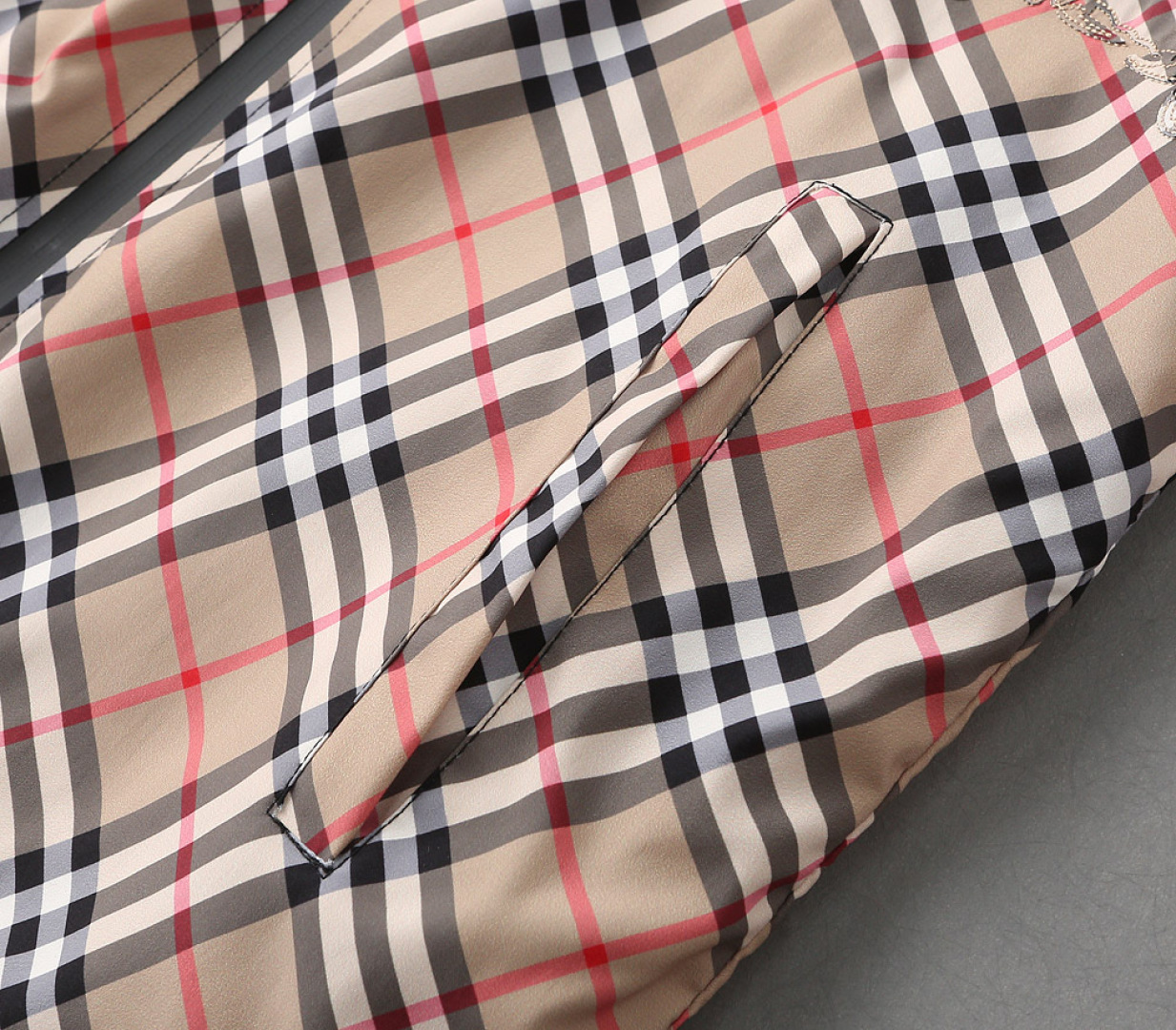 Hoodies & Sweatshirts