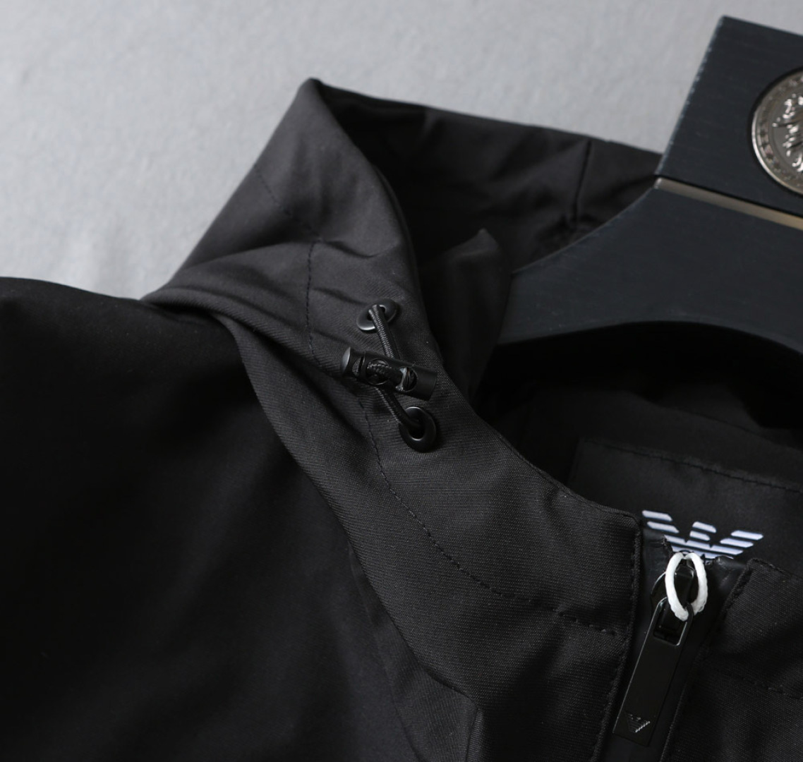 Hoodies & Sweatshirts