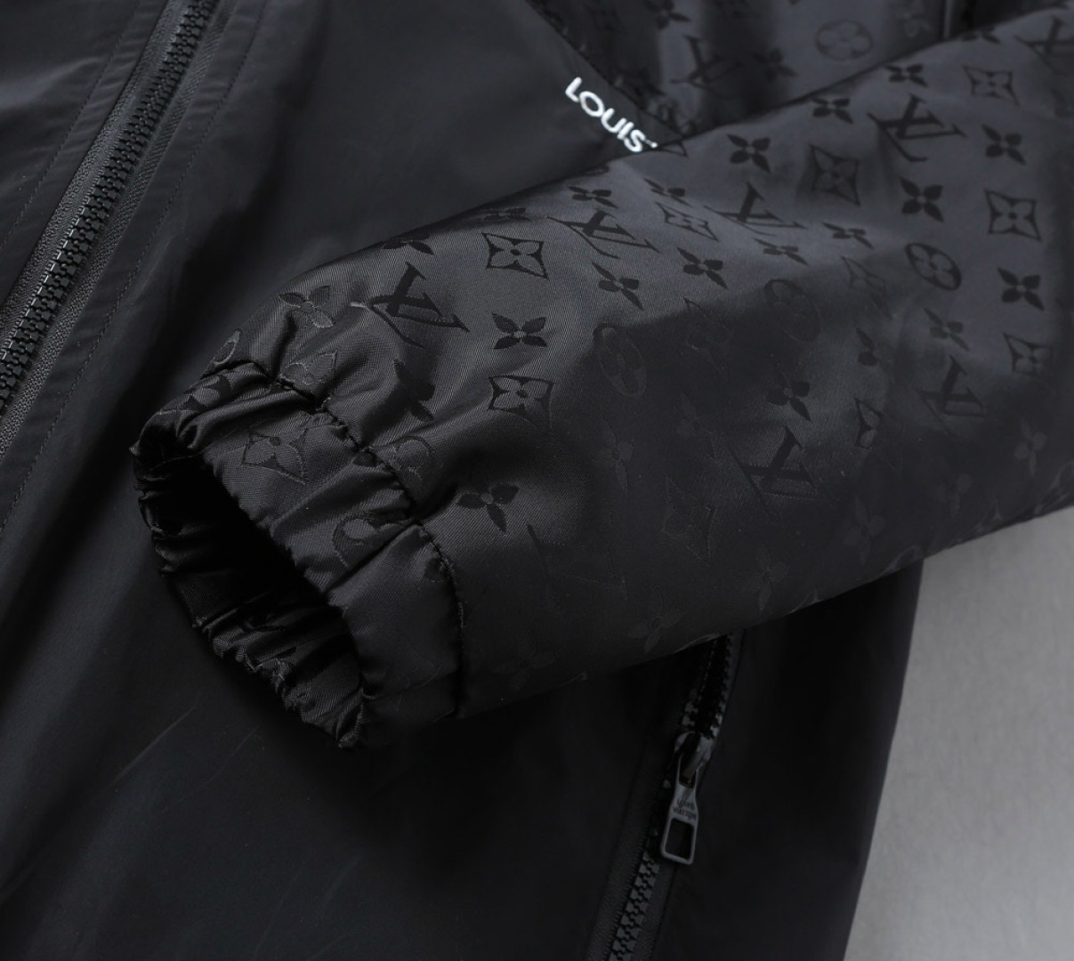 Hoodies & Sweatshirts