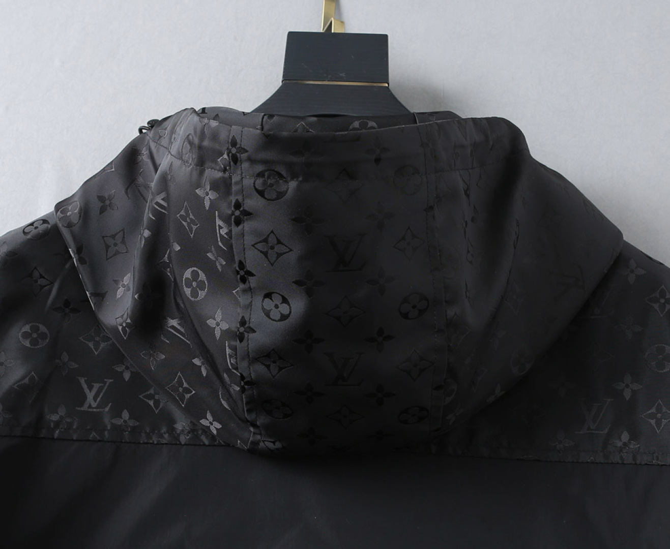 Hoodies & Sweatshirts