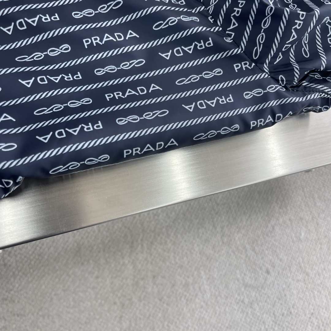 Hoodies & Sweatshirts