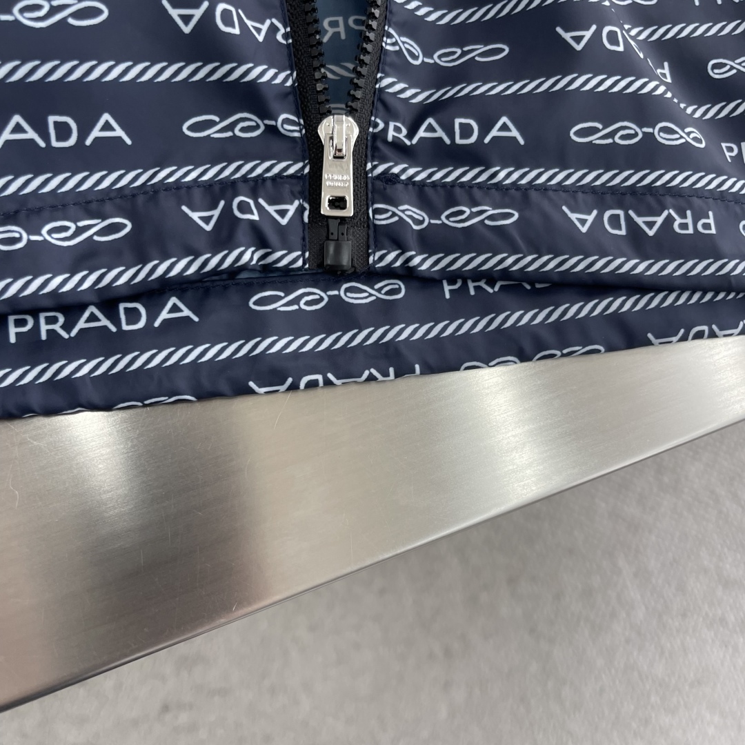 Hoodies & Sweatshirts