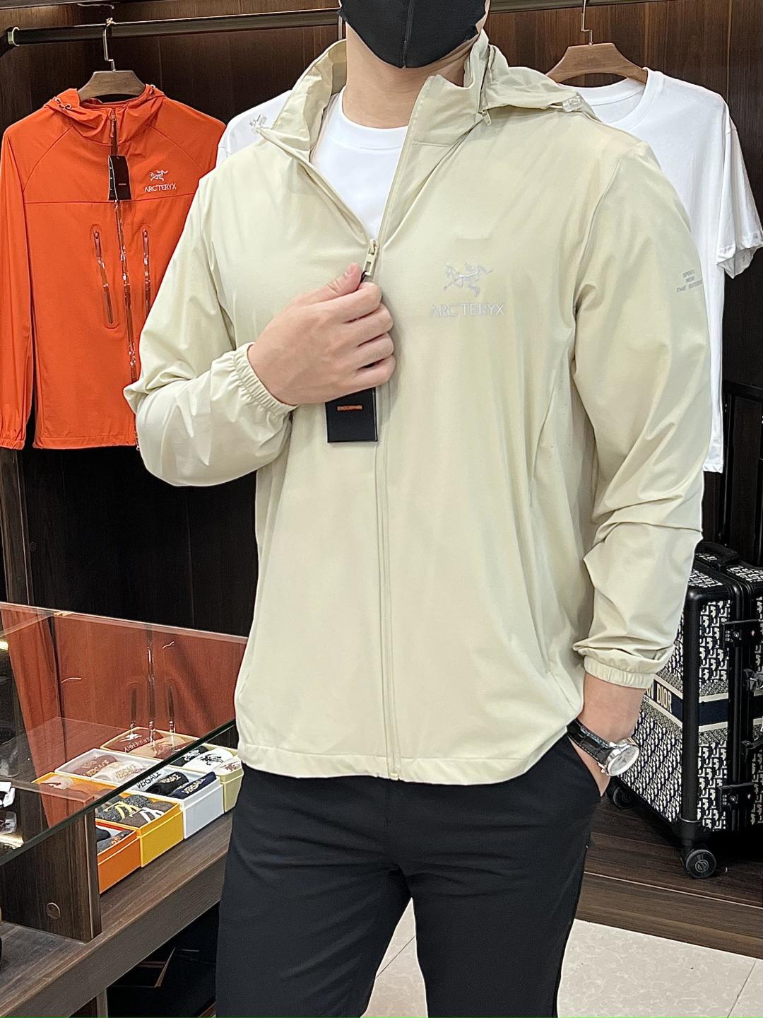 Hoodies & Sweatshirts