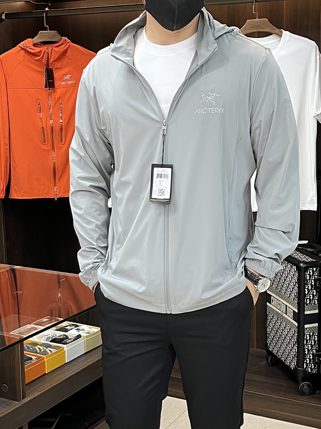 Hoodies & Sweatshirts