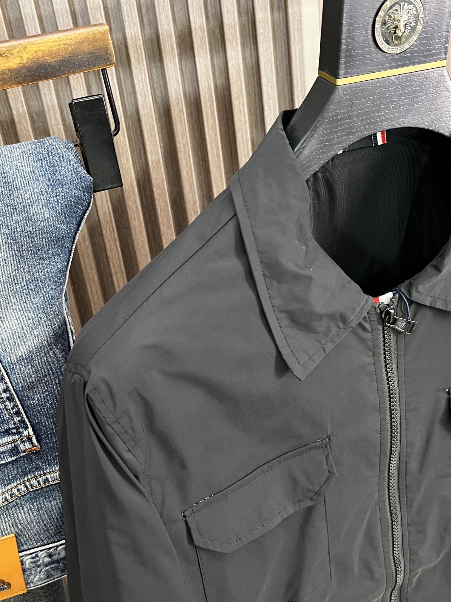 Hoodies & Sweatshirts