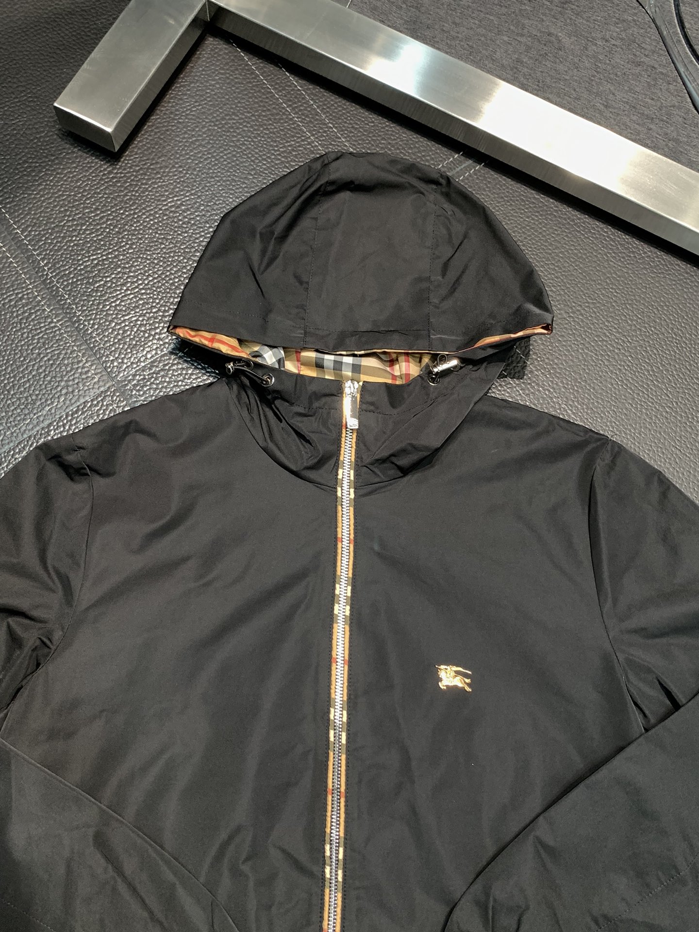 Hoodies & Sweatshirts