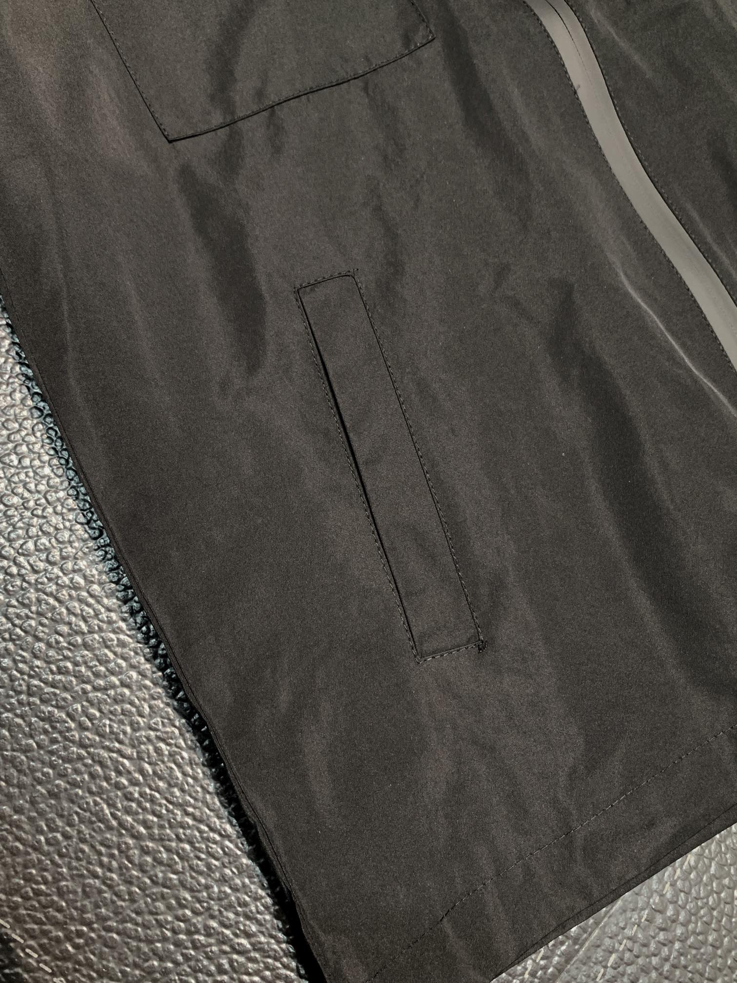 Hoodies & Sweatshirts