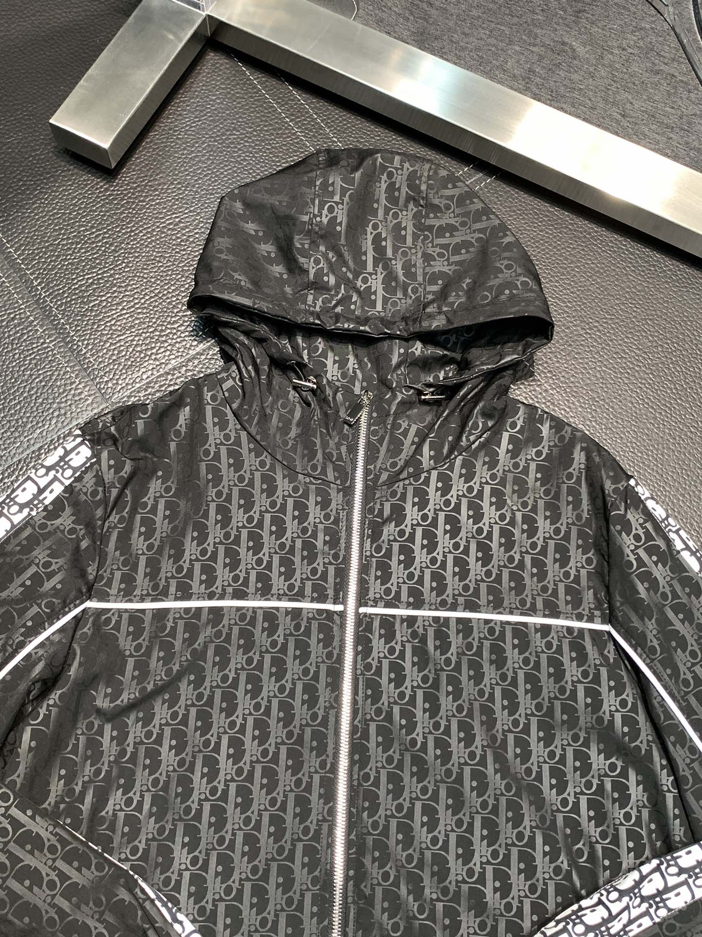 Hoodies & Sweatshirts