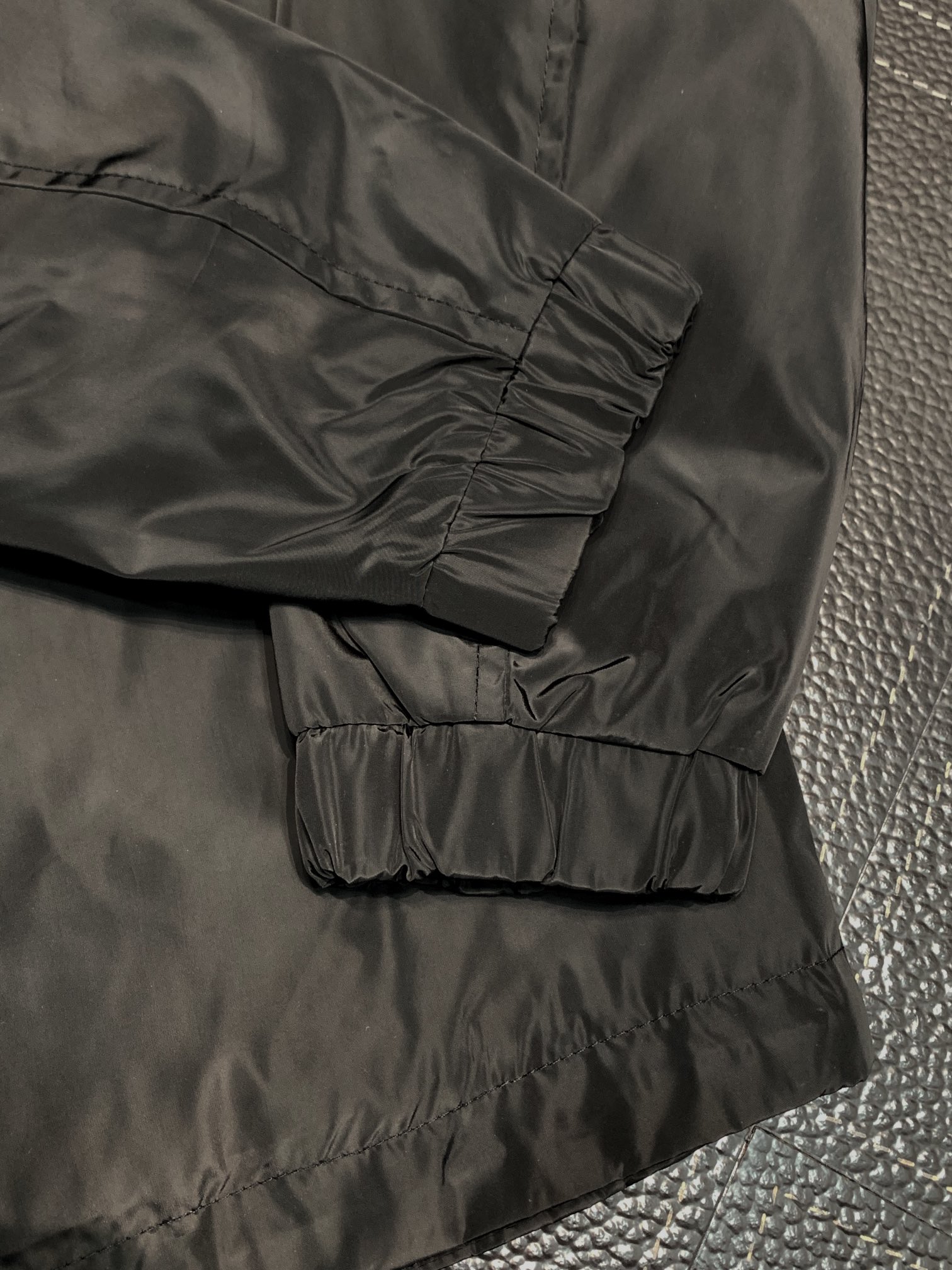 Hoodies & Sweatshirts