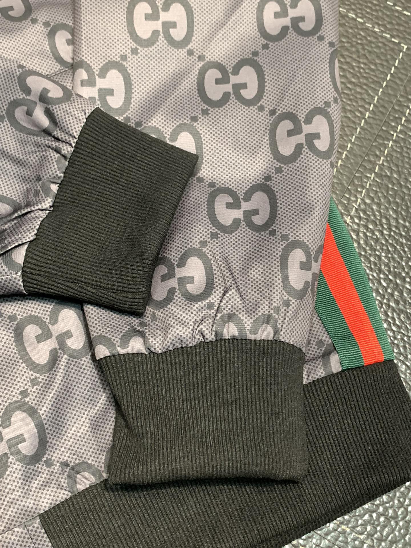 Hoodies & Sweatshirts